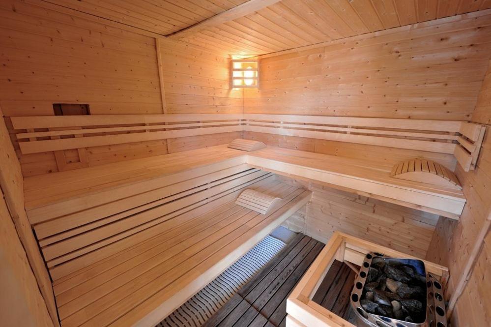 Ker Gana Sauna, Jacuzzi, Poele A Bois Plourin  외부 사진